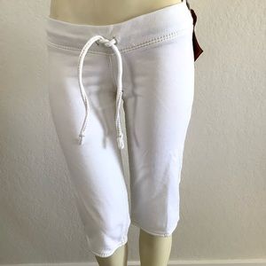 True Religion Small Michelle Crop Big White Women’s Bermuda Shorts pants
